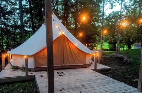 Stanton Resort | Yurt living, queen bed, WI-FI, shower house, mini fridge