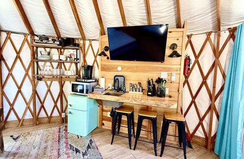 Orderville House | Yurt Overlook w/sunset view between Zion & Bryce