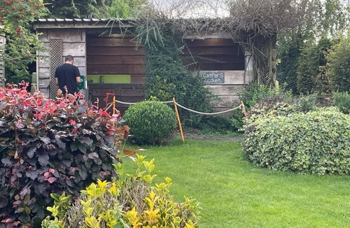 Berwick St James Cabin | Yurt - Sleeps 2 - Garden - Parking