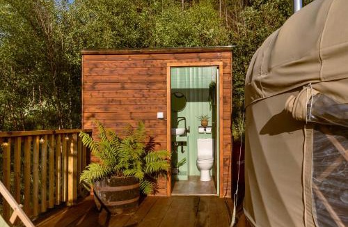 Ripon Cabin | Yurtshire Eavestone Lake - Birch Yurt