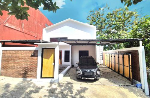 Bangunjiwo Villa | Yustien Homestay Bangunjiwo 4 Beds - Entire House