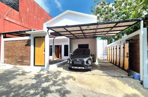 Bangunjiwo Villa | Yustien Homestay Bangunjiwo 4 Beds - Entire House