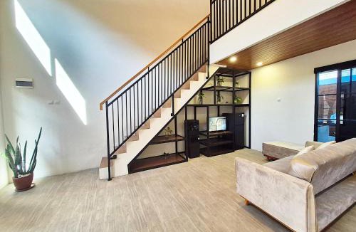 Bangunjiwo Villa | Yustien Homestay Bangunjiwo 4 Beds - Entire House