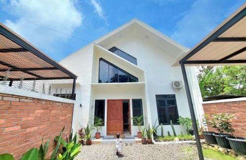 Bangunjiwo Villa | Yustien Homestay Jogja 3 Bedroom - Private Villa