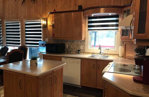 L'Anse-Saint-Jean Ski Chalet | Zénitude | Tavata Chalets | lac et montagne