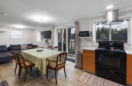 Lacey House | Z Cabin: Vintage Lakeside Retreat w/Private Dock