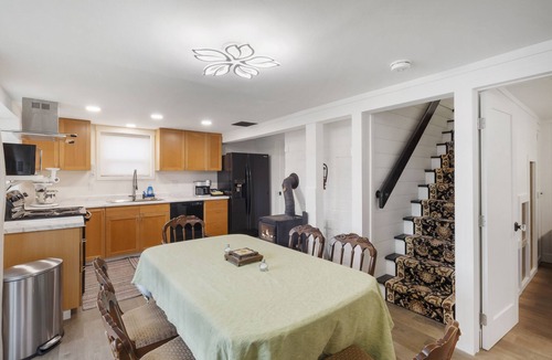 Lacey House | Z Cabin: Vintage Lakeside Retreat w/Private Dock