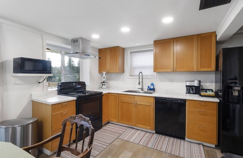 Lacey House | Z Cabin: Vintage Lakeside Retreat w/Private Dock