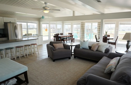Galveston House | Zachary Beach House, Ocean views & walk to beach!
