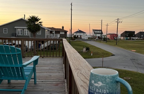 Galveston House | Zachary Beach House, Ocean views & walk to beach!