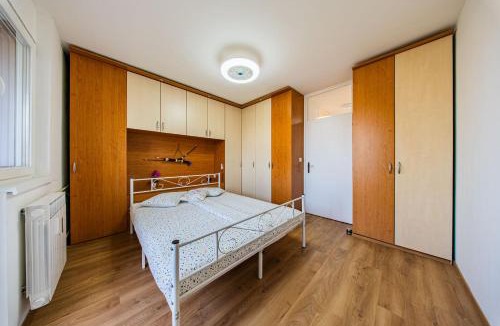 Velika Gorica Apartment | Zagreb 212 - Airport - 1 Bedroom - Balcony - New - Apartment - Loggia - Flexible Keybox Entry - Modern - Monthly Rent - WiFi
