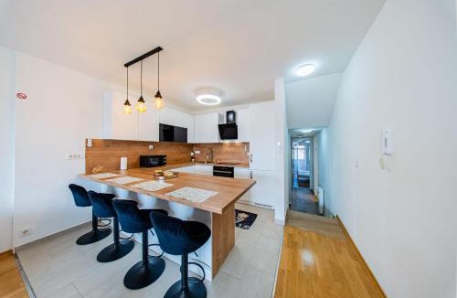 Velika Gorica Apartment | Zagreb 212 - Airport - 1 Bedroom - Balcony - New - Apartment - Loggia - Flexible Keybox Entry - Modern - Monthly Rent - WiFi