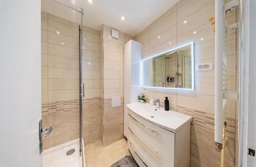 Velika Gorica Apartment | Zagreb 212 - Airport - 1 Bedroom - Balcony - New - Apartment - Loggia - Flexible Keybox Entry - Modern - Monthly Rent - WiFi