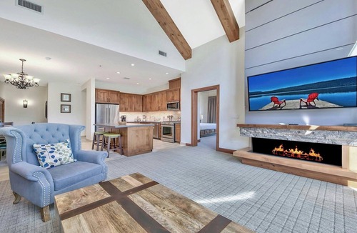Lakeside Park Apartment | Zalanta, A Vail Resorts Property