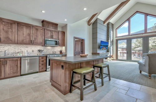 Lakeside Park Apartment | Zalanta, A Vail Resorts Property
