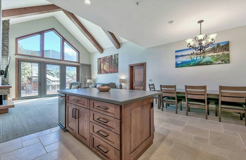 Lakeside Park Apartment | Zalanta, A Vail Resorts Property