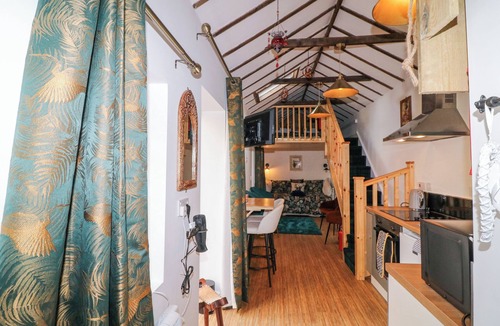 Sherwood Forest Cottage | ZANDER'S CAVE in Edwinstowe