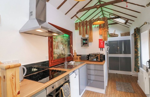 Sherwood Forest Cottage | ZANDER'S CAVE in Edwinstowe