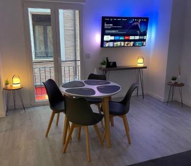 Zaragoza Old Town Apartment | ZaragozaHome El Tubo - Ideal Familias - Parking