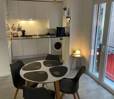 Zaragoza Old Town Apartment | ZaragozaHome El Tubo - Ideal Familias - Parking