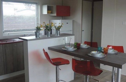 Sainte-Catherine-de-Fierbois Ski Chalet | ZEcamping 5* familial parc aquatique dog friendly chalet TV BBQ clim