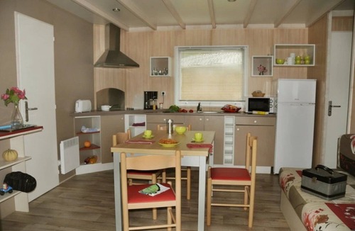 Sainte-Catherine-de-Fierbois Ski Chalet | ZEcamping 5* familial parc aquatique dog friendly chalet TV BBQ clim