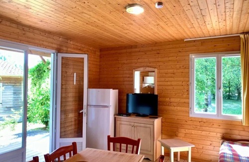 Moutiers-Sous-Chantemerle Ski Chalet | ZEcamping 3 étoiles piscine animaux acceptés cottage TV LV BBQ 41m2
