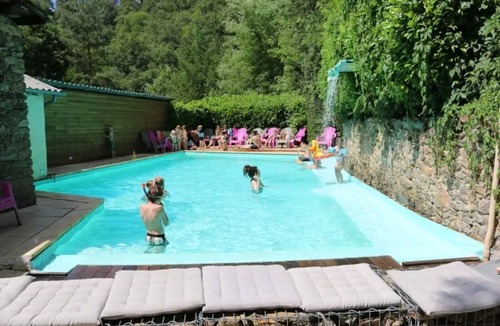 Saint-Constant-Fournoules House | ZEcamping piscine chiens acceptés jacuzzi locatif BBQ 30m2 4 pers
