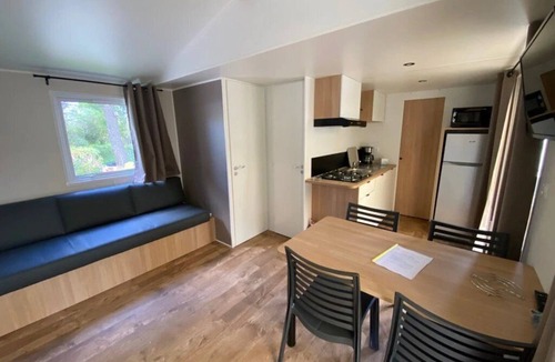 Villeneuve-les-Maguelone House | ZEcamping 2 étoiles piscine 4km plage mobil-home TV clim 29m2 4 pers