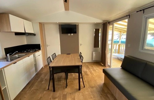 Villeneuve-les-Maguelone House | ZEcamping 2* piscine mobil-home TV clim 35m2 6 pers