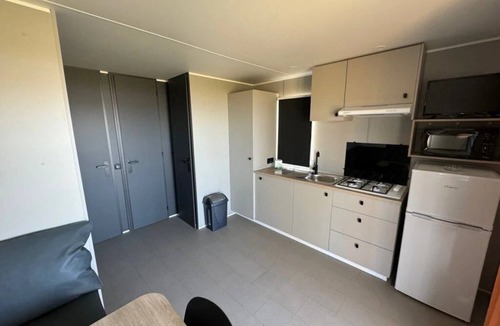 Villeneuve-les-Maguelone House | ZEcamping 2* piscine animaux acceptés mobil-home TV clim 25m2 4 pers