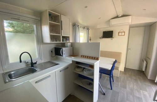 Villeneuve-les-Maguelone House | ZEcamping 2 étoiles piscine locatif TV clim 24m2 4 pers