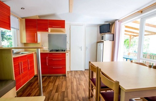 Saint-Maurice-dʼArdeche House | ZEcamping 4* Bord de Rivière - Parc Aqua - MH climatisé