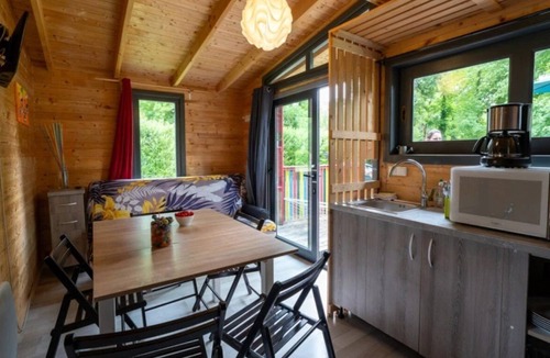 Bar-sur-Aube House | ZEcamping 2 étoiles piscine couverte jacuzzi sauna locatif TV BBQ 34m2 8 pers