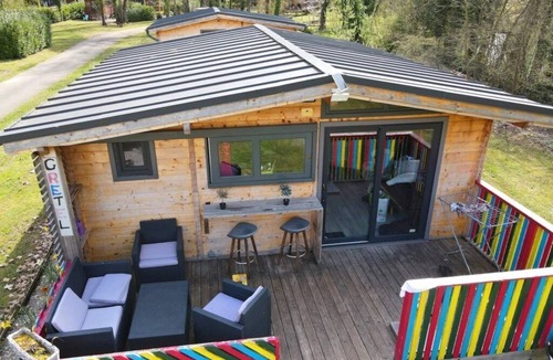 Bar-sur-Aube House | ZEcamping 2 étoiles piscine couverte jacuzzi sauna locatif TV BBQ 34m2 8 pers