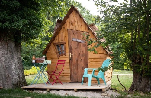 Bar-sur-Aube Cabin | ZEcamping 2 étoiles piscine couverte animaux acceptés locatif 6m2 2 pers