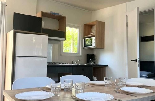 Angicourt House | ZEcamping 2 étoiles animaux acceptés locatif TV clim 45m2 6 pers