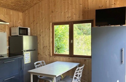 Angicourt Ski Chalet | ZEcamping 2 étoiles animaux acceptés locatif TV clim 25m2 2 pers