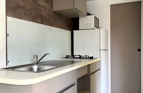 Angicourt House | ZEcamping 2* chiens acceptés locatif TV clim 30m2 4 pers
