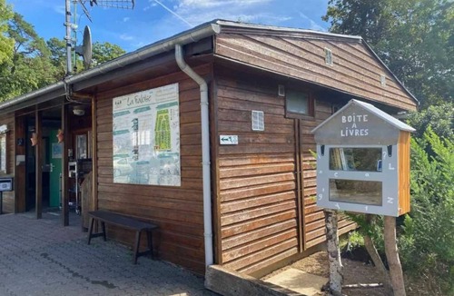 Angicourt House | ZEcamping 2* chiens acceptés locatif TV clim 30m2 4 pers