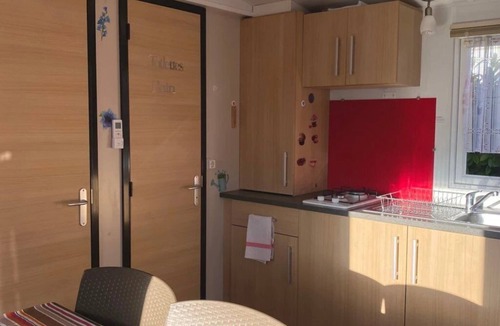 Angicourt House | ZEcamping 2* chiens acceptés locatif TV clim 20m2 2 pers