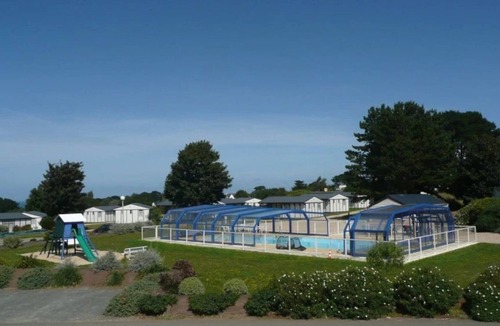 Plestin-les-Greves House | ZEcamping 2 étoiles 1km plage piscine couverte hammam locatif TV LV