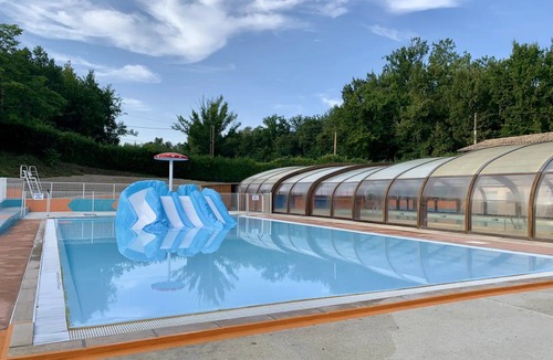 Monclar-de-Quercy Ski Chalet | ZEcamping 3 étoiles dog friendly avec piscine couverte et chauffée