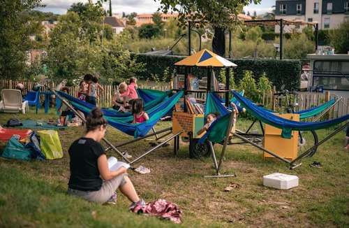 Neuilly-sur-Marne Cabin | ZEcamping 3 étoiles animaux acceptés locatif BBQ clim 4 pers