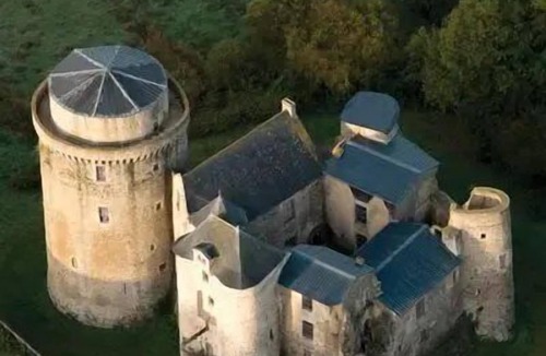 Pouzauges House | ZEcamping 3 étoiles animaux acceptés locatif TV 4 pers
