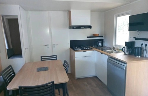 Fabrezan House | ZEcamping 3 étoiles animé toboggans locatif TV LV BBQ 34m2 6 pers