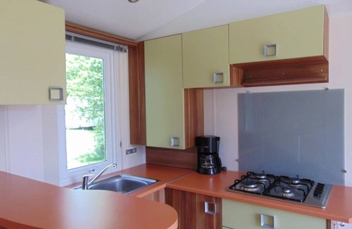 Avrille House | ZEcamping 3 étoiles animé piscine couverte pet friendly locatif TV