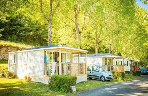 Florac House | ZEcamping 3 étoiles animé piscine chauffée chiens acceptés locatif TV
