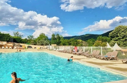 Lussas House | ZEcamping 3 étoiles animé piscine chauffée pet friendly locatif 20m2 5 pers