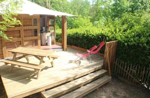 Saint-Constant-Fournoules House | ZEcamping 3 étoiles avec piscine bar et restaurant en bord de ruisseau
